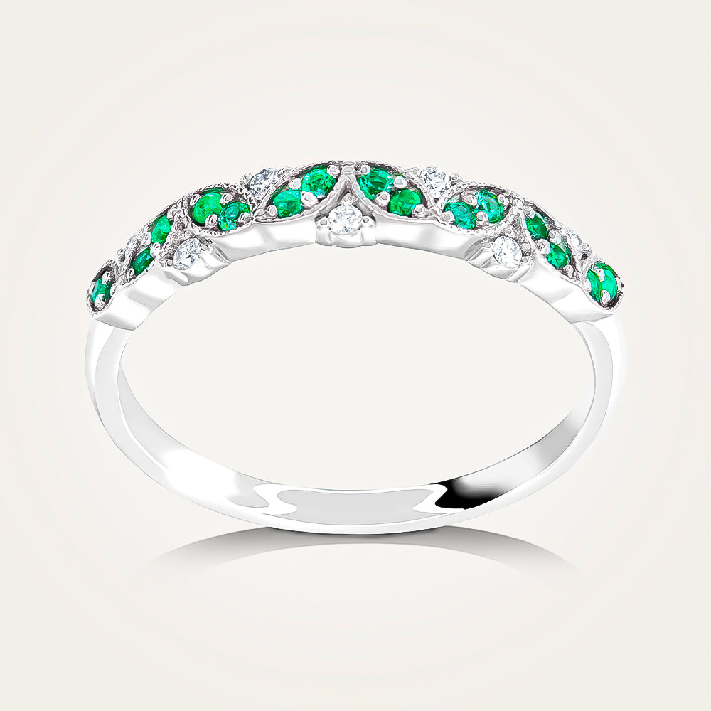 Half round of diamond emerald ring