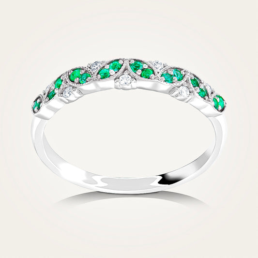 Half round of diamond emerald ring