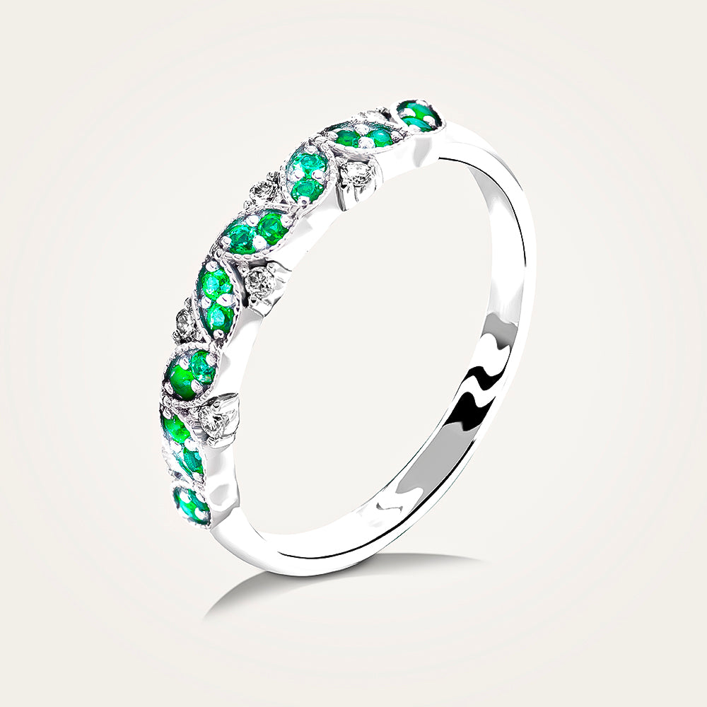 Half round of diamond emerald ring